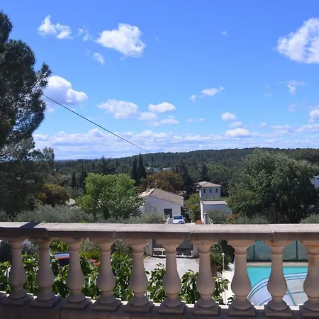 Des Masques 3* Aubais