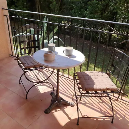 Des Masques Bed & Breakfast 3*